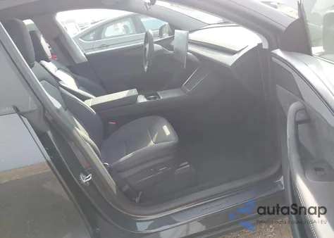 2026 Tesla Model Y Long Range Dual Motor All-Wheel Drive/Long Range Launch Series z USA, uszkodzony, nr VIN 7SAYGDEE2TF336851